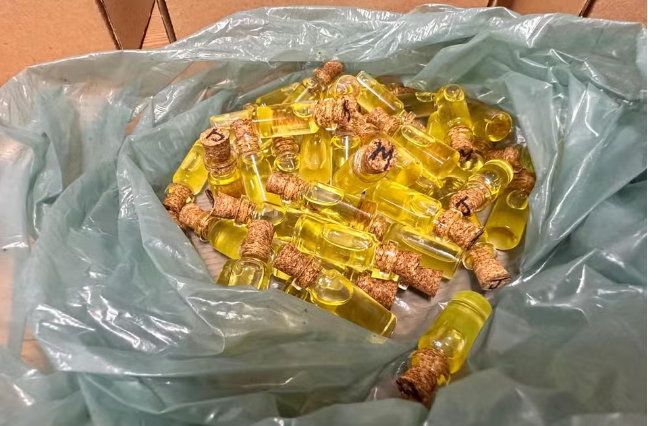 ‘Xapa xana’: traficantes são presos por vender lubrificante vaginal feito com maconha