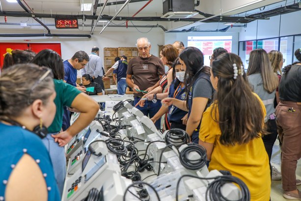 TRE-AM envia urnas eletrônicas para interior; distribuição em Manaus inicia na sexta-feira TRE-AM envia urnas eletrônicas para interior; distribuição em Manaus inicia na sexta-feira