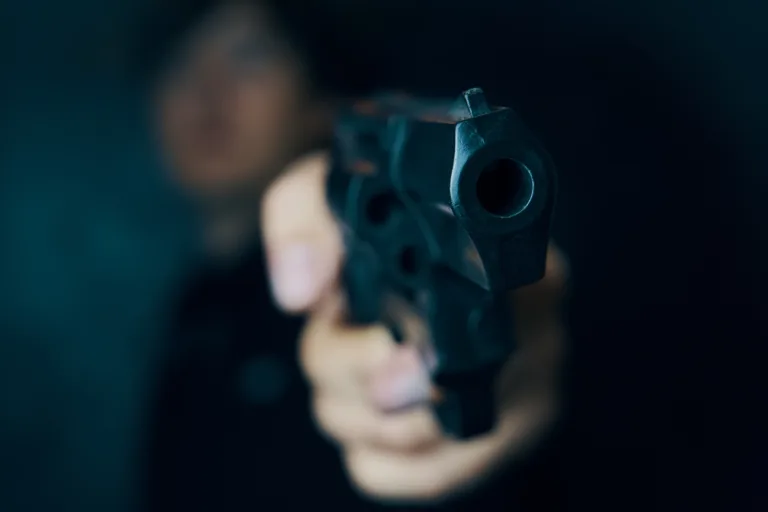 Homem é executado a tiros ao visitar namorada no bairro Riacho Doce