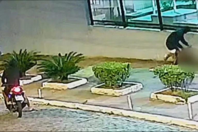 VÍDEO: No RJ, jovem implora para ladrão não levar seu celular: "Meu pai tá pagando"