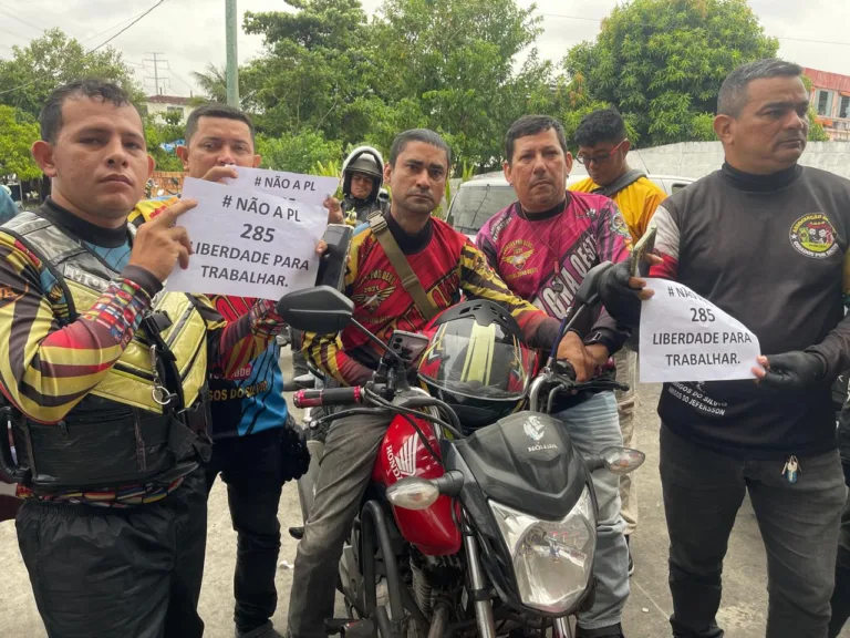 Prefeitura reúne com motociclistas de app para elaborar projeto de regulamentação da categoria em Manaus