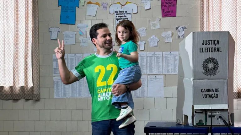 Alberto Neto confia em eleitores de ex-presidente para ir ao segundo turno: “Manaus é Bolsonaro”