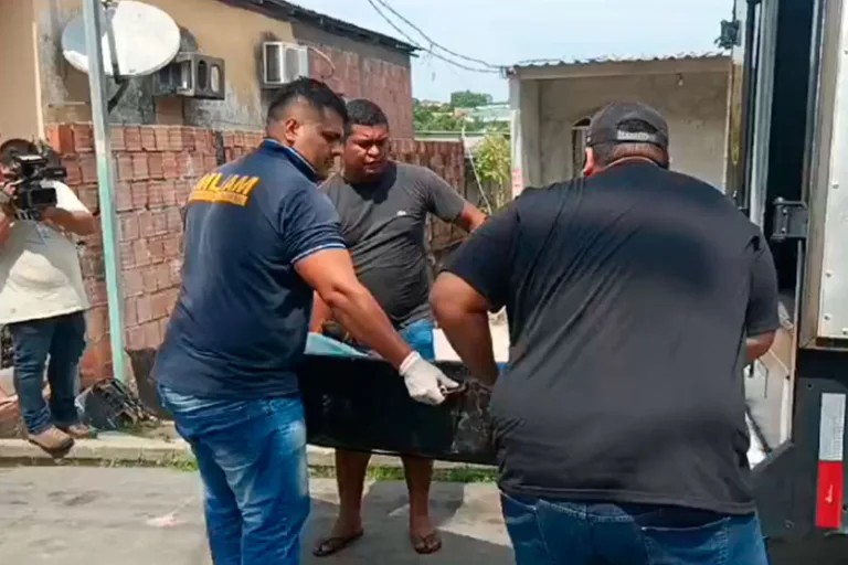 VÍDEO: Em Manaus, homem é morto com facada no peito e companheira é suspeita