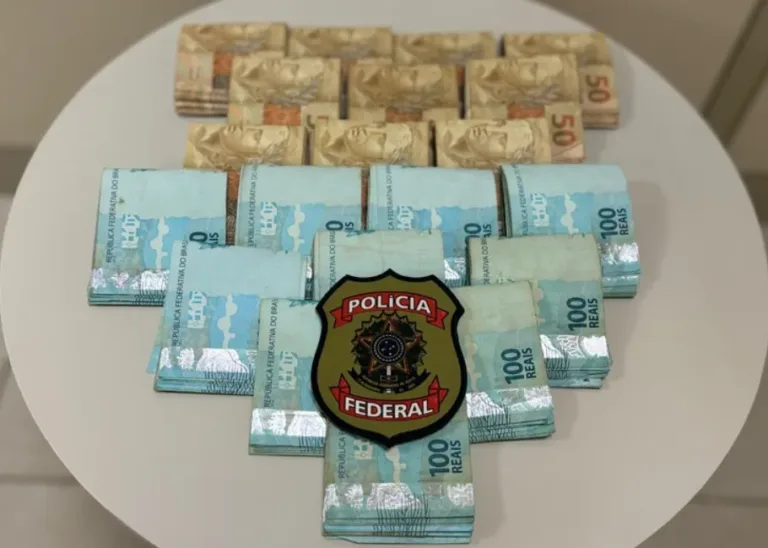 PF apreende R$ 20 mil com assessora de candidato no Aeroporto de Flores em Manaus