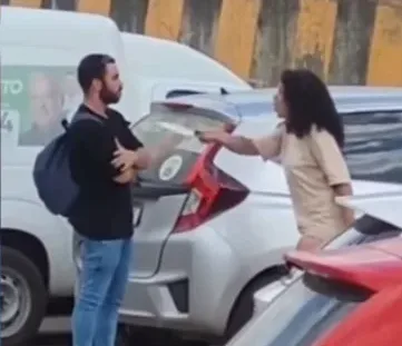 VÍDEO: mulher é flagrada ameaçando homem com faca em Pernambuco
