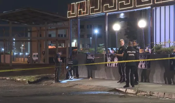 Segurança morre e criança de 10 anos é baleada na cabeça durante tiroteio em bar, no DF