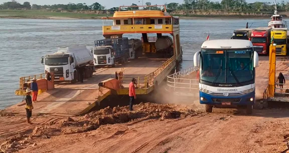 ANTAQ adota medidas emergenciais para desafogar fila de carretas na BR-319