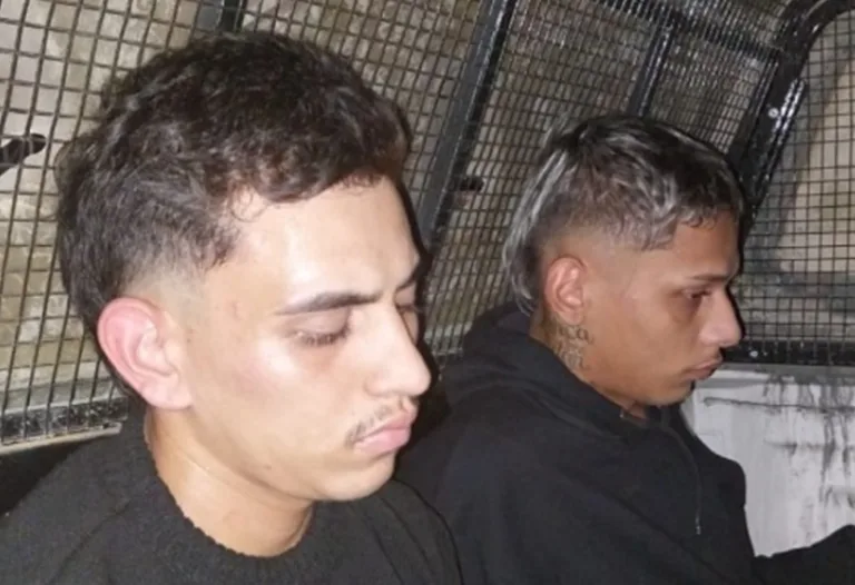 Suspeitos de assaltos são presos com motocicleta sem placa no bairro Mutirão
