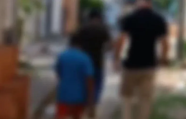 Prima flagrou menina de 12 anos entrando na casa de idoso para ser estuprada, no AM