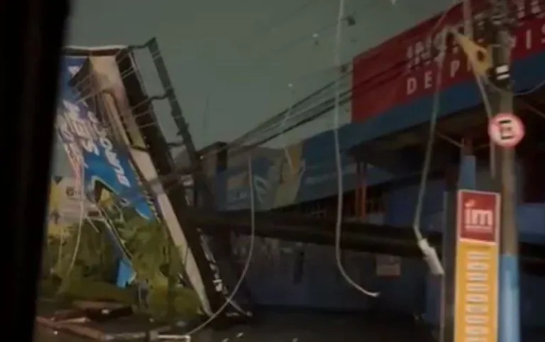 VÍDEO: temporal derruba placa de empresa e deixa moradores sem energia em Manaus