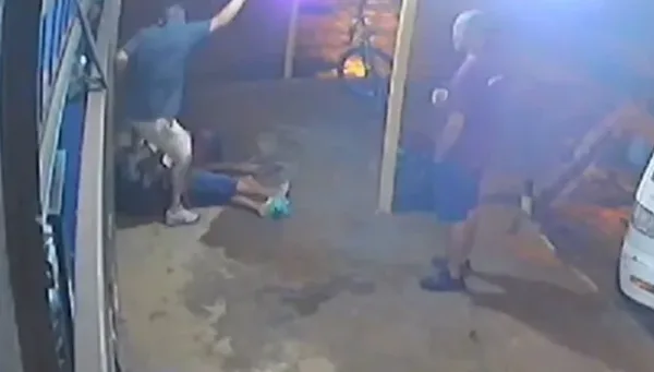 VÍDEO: homem com tornozeleira eletrônica pisoteia cabeça de idoso de 65 anos após bebedeira, no DF