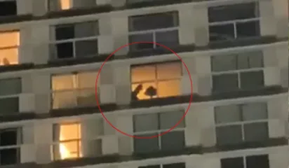 VÍDEO: Casal é flagrado fazendo sexo com a janela aberta em prédio de Copacabana