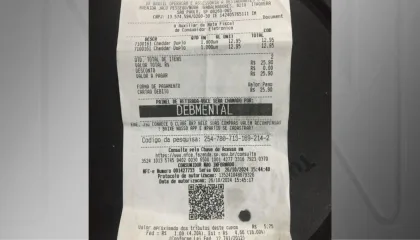 Funcionária de fast food é demitida após identificar cliente em nota como "debmental", em SP