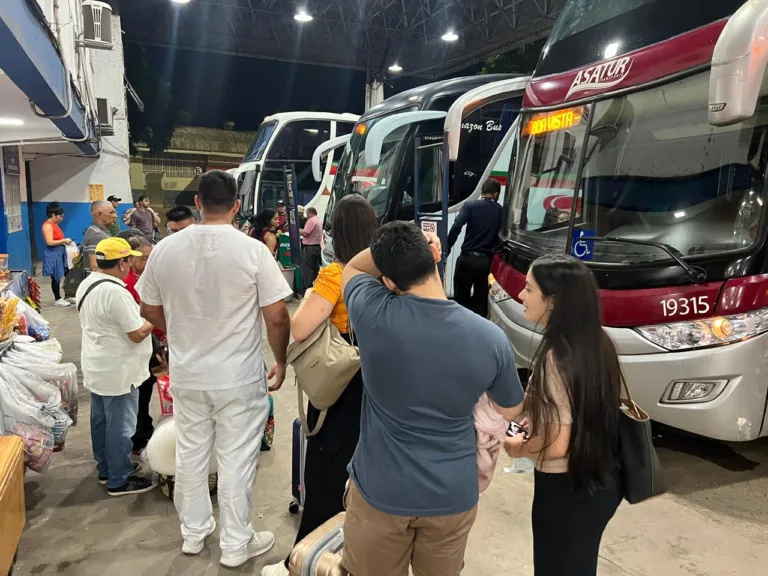Eleitores deixam a capital com destino a municípios para votarem no domingo (6/10)