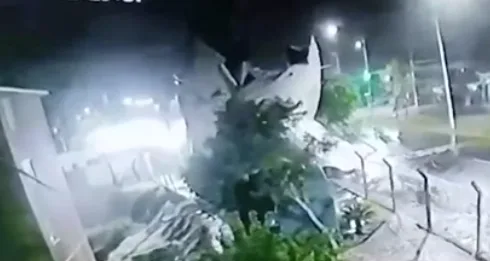 VÍDEO: EM SP, torre de caixa d’água desaba e assusta moradores de condomínio VÍDEO: EM SP, torre de caixa d’água desaba e assusta moradores de condomínio