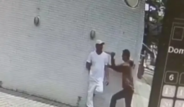 VÍDEO: Homem é morto a facadas durante intervalo de trabalho em Curitiba