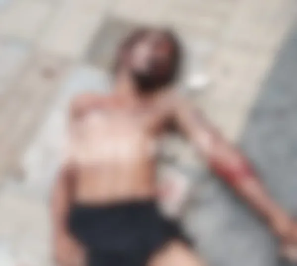 IMAGEM FORTE: Morador de rua é espancado até a morte no Centro de Manaus