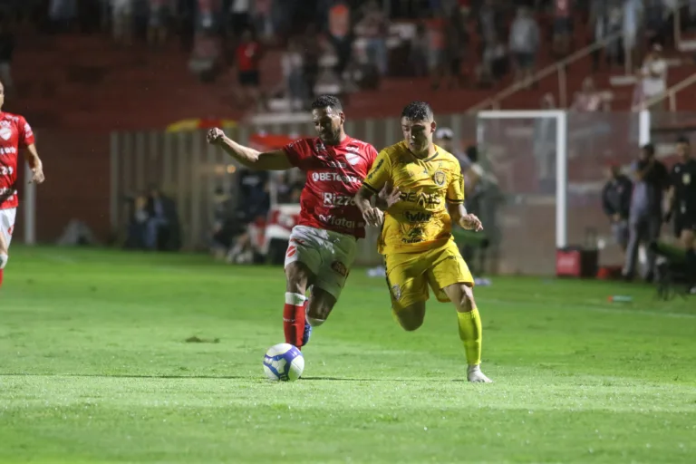 Série B: com gol sofrido no fim, Amazonas perde para o Vila Nova fora de casa
