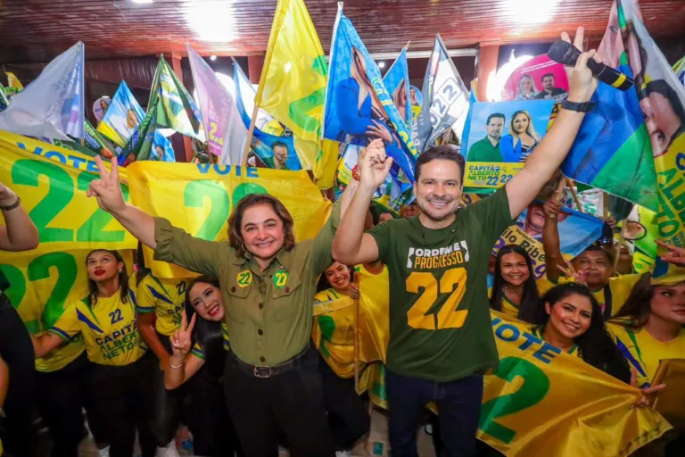 Ao lado de Bolsonaro, Alberto Neto se autodeclara como representante legítimo da direita em Manaus
