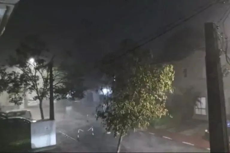 Temporal em São Paulo mata sete pessoas; vendaval foi o mais forte desde 1995