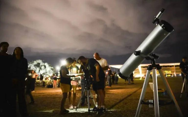 Cometa que passará perto da Terra poderá ser visto no Brasil