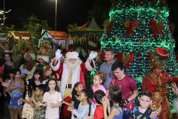 Vila do Papai Noel e boneco de neve: Ponta Negra recebe decoração para o Natal