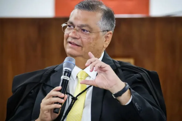 Dino mantém suspensão de emendas do orçamento secreto por falta de informações