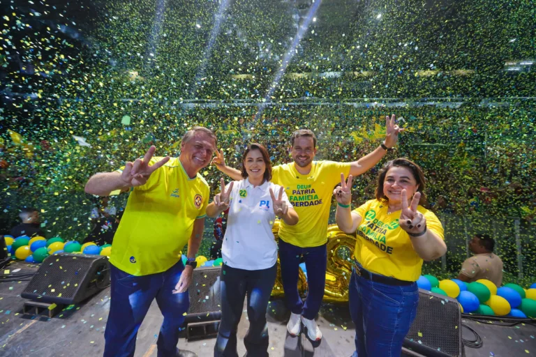 Bolsonaro reforça em discurso a favor de Alberto Neto polarização entre direita e esquerda