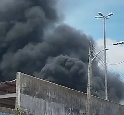 VÍDEO: Labaredas de fogo consomem usina da Amazonas Energia, em Tefé