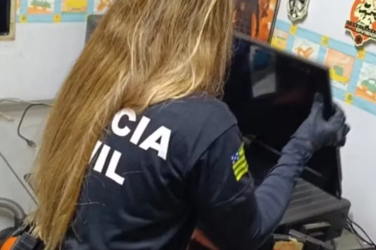 Professor é investigado por produzir vídeos de sexo com aluna menor de idade no DF