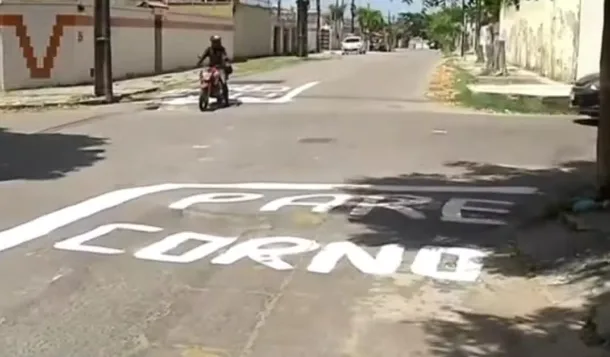 Após vários acidentes, população faz alerta para motoristas: “Pare, corno”
