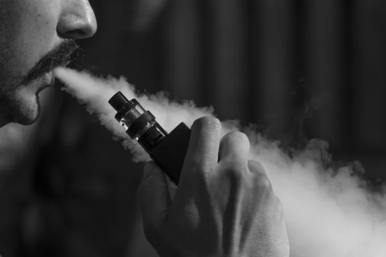 Fumar vape equivale a consumir 120 cigarros por dia, diz pesquisa