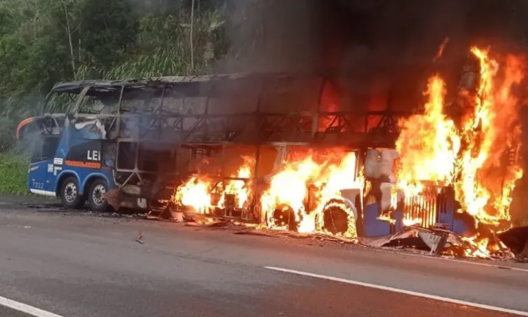 Homem é preso após incendiar ônibus com 40 passageiros em SP