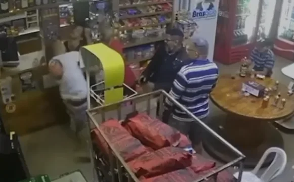 VÍDEO: Homens são presos por tentativa de homicídio em distribuidora de Águas Lindas (GO)