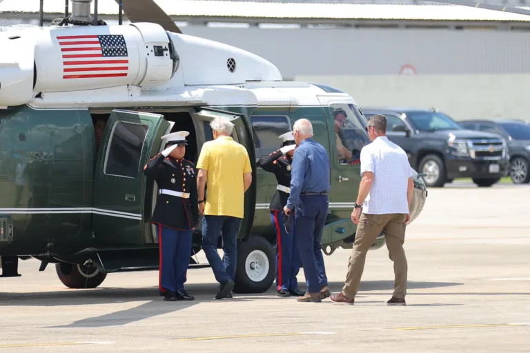 VÍDEO: Joe Biden faz voo panorâmico sobre Manaus escoltado por helicópteros de guerra