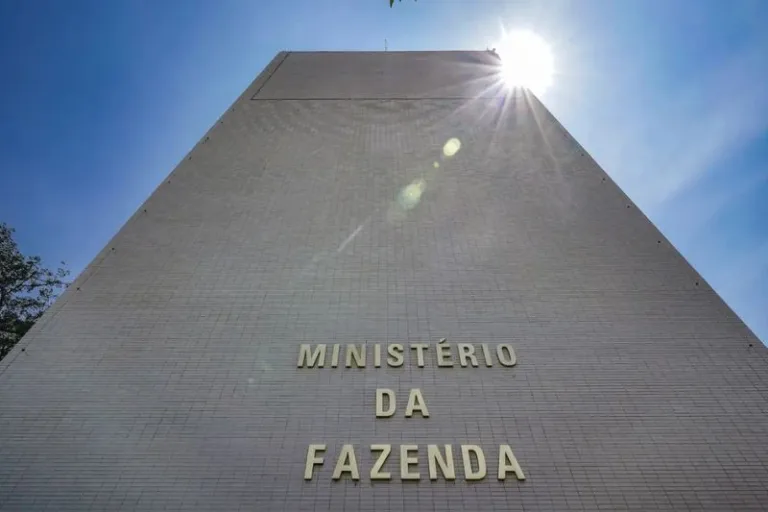 Pacote de corte de gastos do governo Lula será apresentado a ministérios nesta terça (5)
