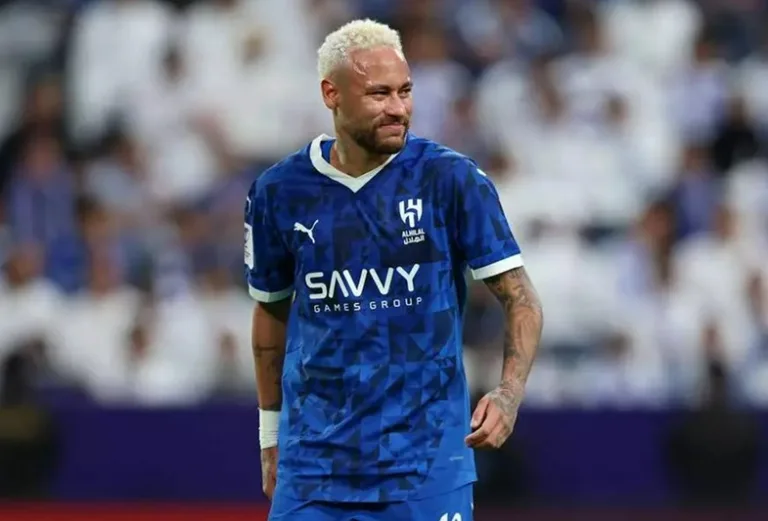 VÍDEO: Neymar deixa campo com dores na coxa direita no jogo do Al-Hilal na Champions League da Ásia