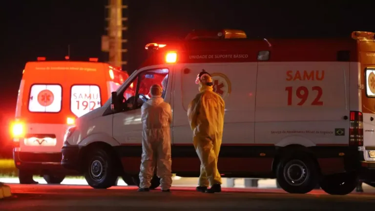 Homem morre após ficar preso em elevador de shopping em Curitiba (PN)