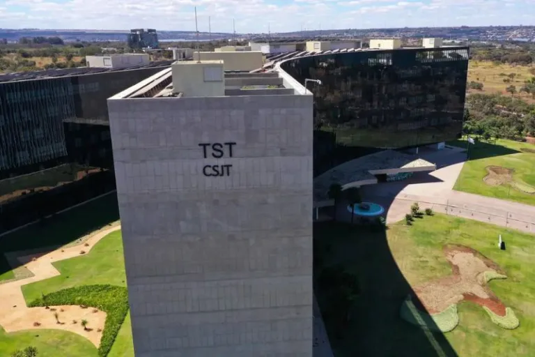 Reforma trabalhista se aplica a contratos anteriores à vigência da lei, decide TST