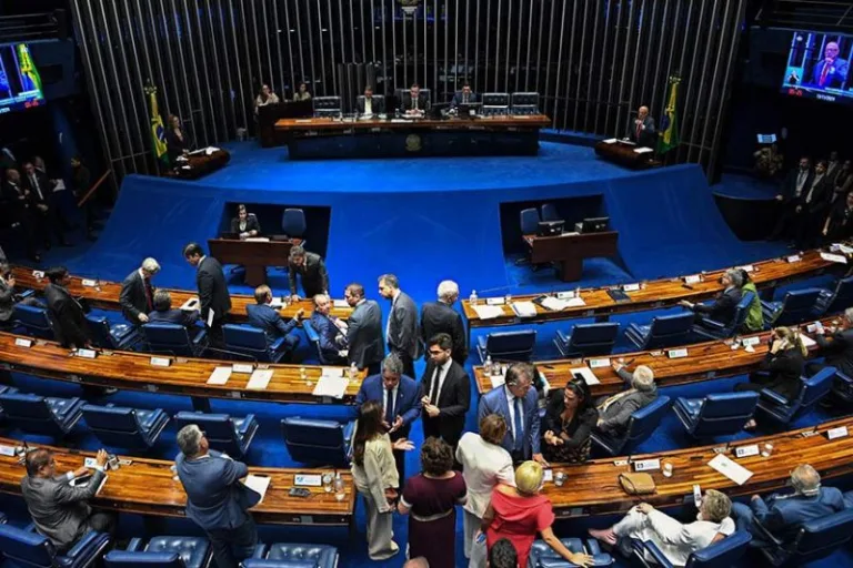 Senado Federal - PEC-Pacote Fiscal