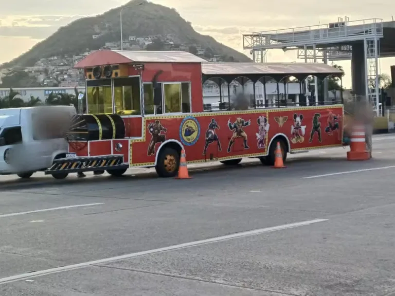 "VÍDEO": "Trenzinho da Alegria" é apreendido no RJ após somar mais de 10 infrações de trânsito