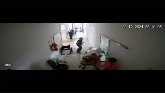 VÍDEO: Mulher invade hospital e tenta matar homem em maca com 30 facadas, no PR