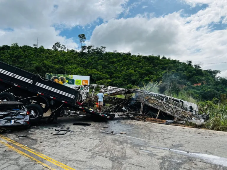 Acidente na BR-116 é a maior tragédia em rodovias federais desde 2007, diz PRF
