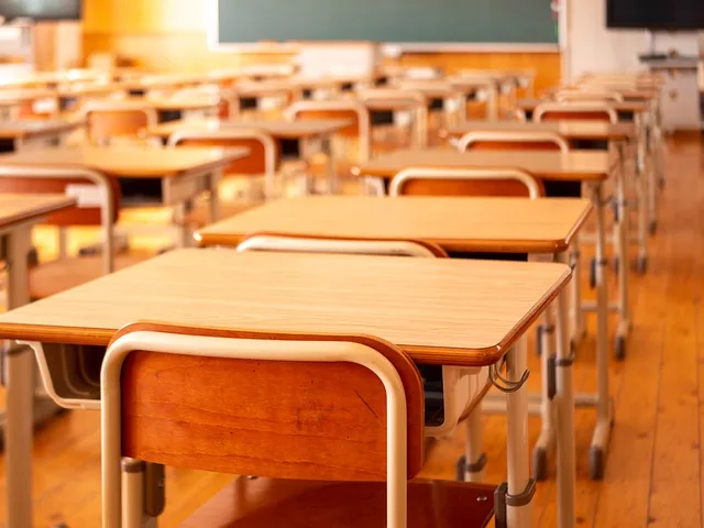 Alunos de escola pública são filmados em atos sexuais em sala de aula no Amazonas