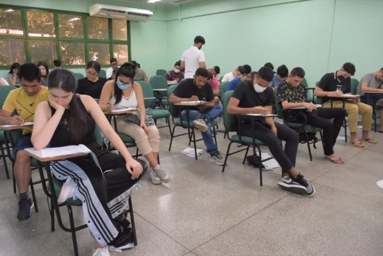 Curso pré-vestibular presencial da UEA abre inscrições para 360 vagas; veja