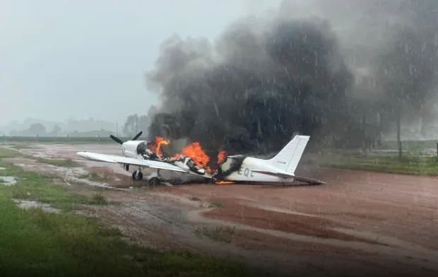 VÍDEO: Avião é incendiado após fazer pouso forçado em MT