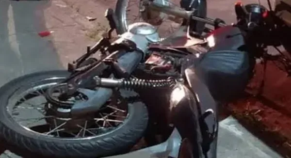 Criminoso derruba mulher de moto durante assalto em Porto Velho
