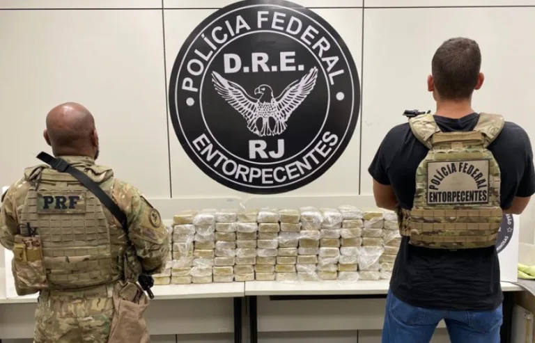Dupla é presa com 120 kg de pasta base de cocaína na Via Dutra, no RJ
