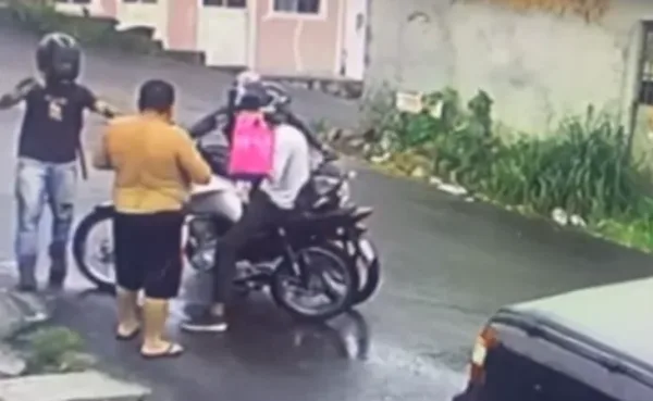 VÍDEO: Entregador de APP e cliente são alvos de criminosos em Manaus