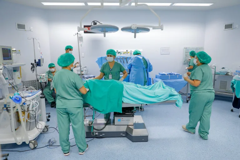 Paciente recebe rim da esposa em transplante em Manaus